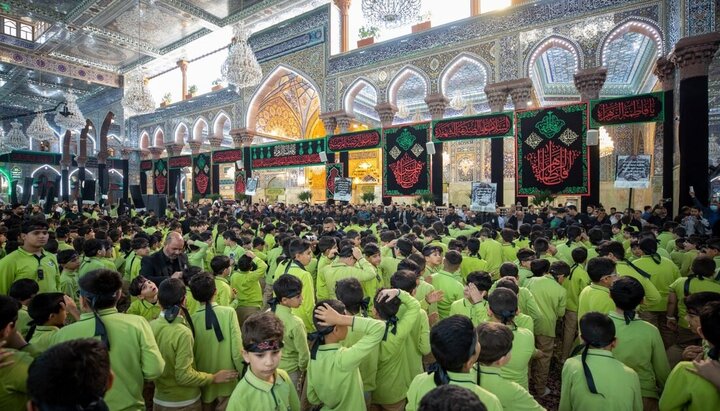 مسيرة حاشدة لمدارس الوارث في كربلاء لإحياء ذكرى استشهاد السيدة فاطمة الزهراء (عليها السلام)