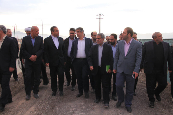 تصاویر/بازدید میدانی استاندار مرکزی از امامزاده محمد عابد(ع)