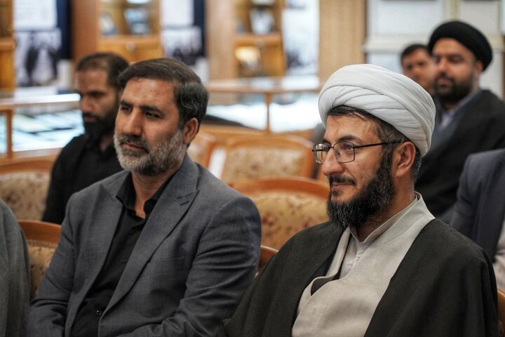 تصاویر/ آیین رونمایی از اثر شاخص های انقلابی گری در اندیشه امام خامنه‌ای و سیره شهدای شاخص انقلاب اسلامی