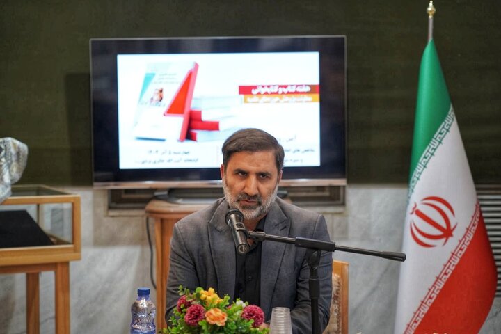 تصاویر/ آیین رونمایی از اثر شاخص های انقلابی گری در اندیشه امام خامنه‌ای و سیره شهدای شاخص انقلاب اسلامی