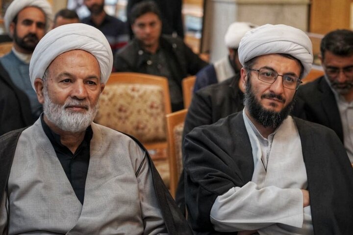 تصاویر/ آیین رونمایی از اثر شاخص های انقلابی گری در اندیشه امام خامنه‌ای و سیره شهدای شاخص انقلاب اسلامی