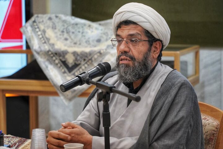 تصاویر/ آیین رونمایی از اثر شاخص های انقلابی گری در اندیشه امام خامنه‌ای و سیره شهدای شاخص انقلاب اسلامی