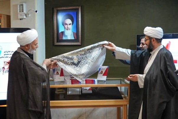 تصاویر/ آیین رونمایی از اثر شاخص های انقلابی گری در اندیشه امام خامنه‌ای و سیره شهدای شاخص انقلاب اسلامی