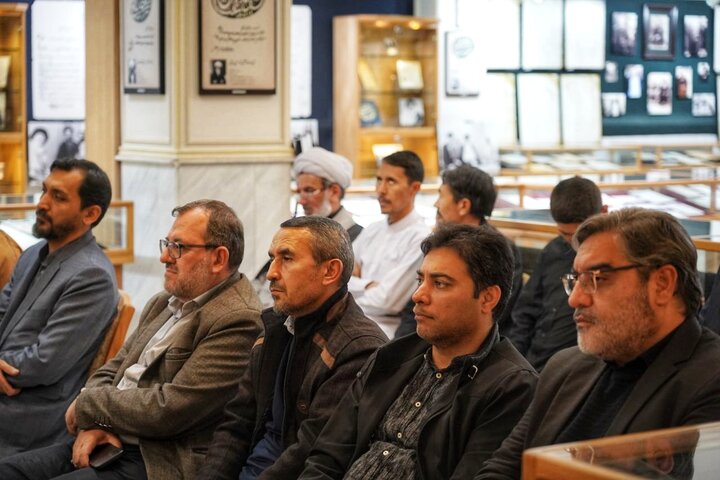 تصاویر/ آیین رونمایی از اثر شاخص های انقلابی گری در اندیشه امام خامنه‌ای و سیره شهدای شاخص انقلاب اسلامی