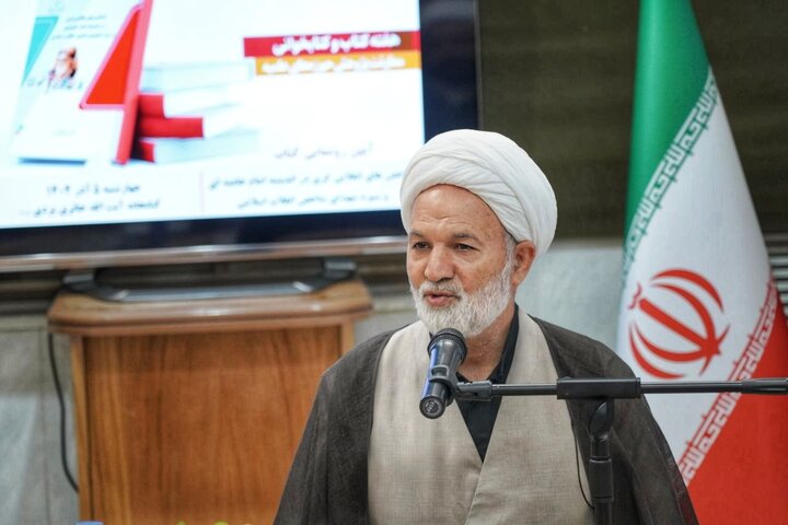 تصاویر/ آیین رونمایی از اثر شاخص های انقلابی گری در اندیشه امام خامنه‌ای و سیره شهدای شاخص انقلاب اسلامی