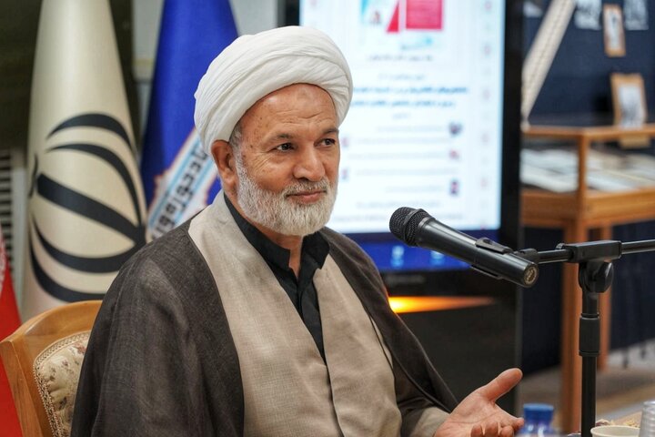 تصاویر/ آیین رونمایی از اثر شاخص های انقلابی گری در اندیشه امام خامنه‌ای و سیره شهدای شاخص انقلاب اسلامی