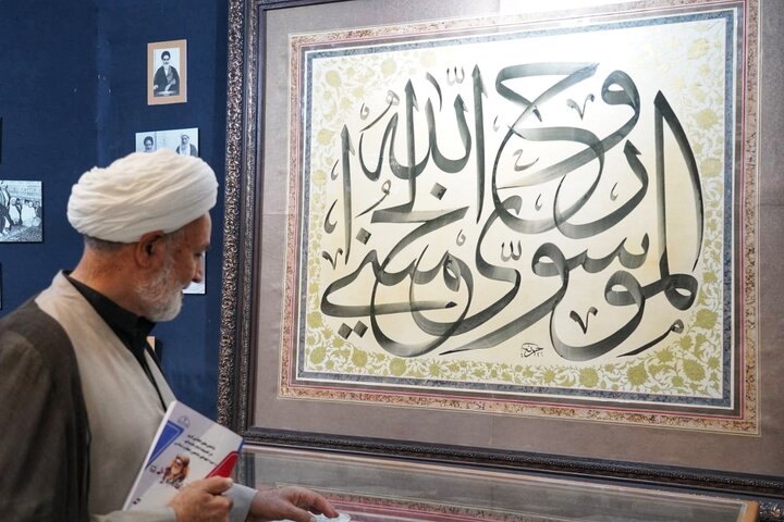 تصاویر/ آیین رونمایی از اثر شاخص های انقلابی گری در اندیشه امام خامنه‌ای و سیره شهدای شاخص انقلاب اسلامی