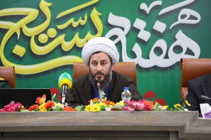 تصاویر/ تجلیل امام جمعه شهرستان خوی از ایثارگران و بسیجیان نمونه ادارات