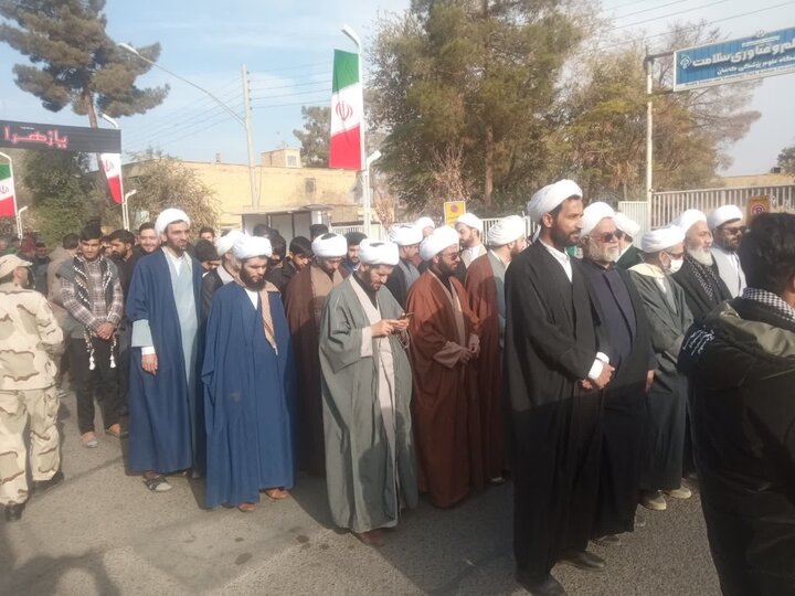 حضور طلاب مدرسه علمیه المهدی (ع) در همایش بسیجیان آران و بیدگل