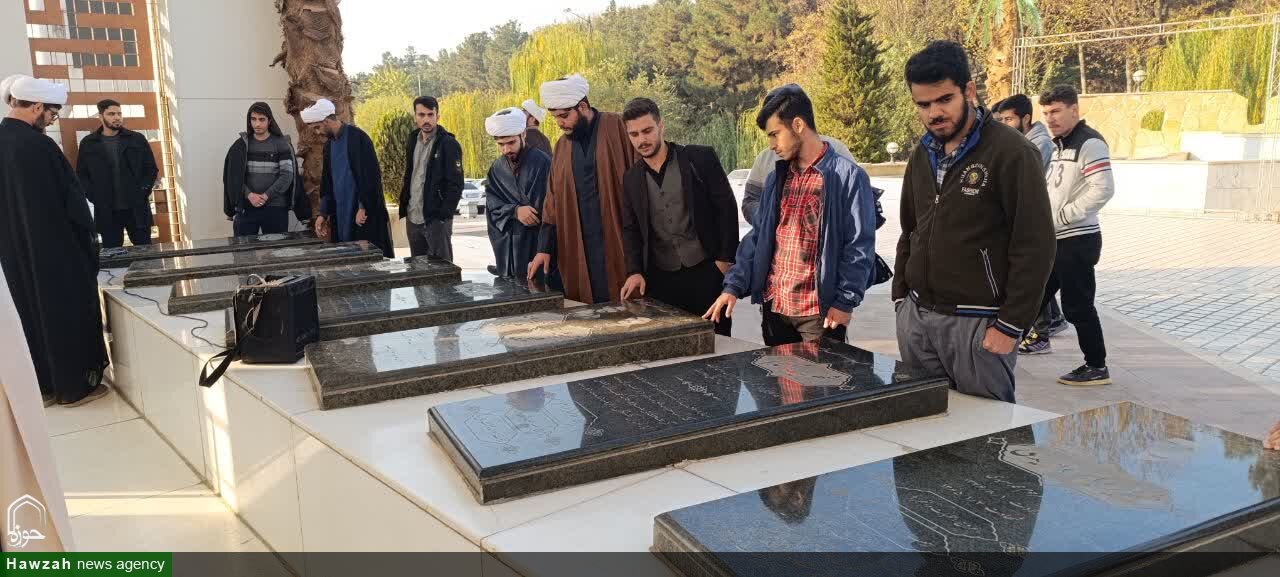 بازدید طلاب همدانی از موزه ملی انقلاب اسلامی و دفاع مقدس تهرانکردند.