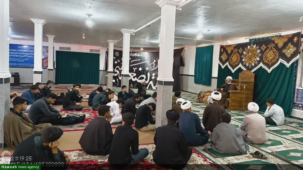 تصاویر / برگزاری مراسم روضه در مدرسه علمیه قرآنی علی بن ابیطالب(ع) ملایر