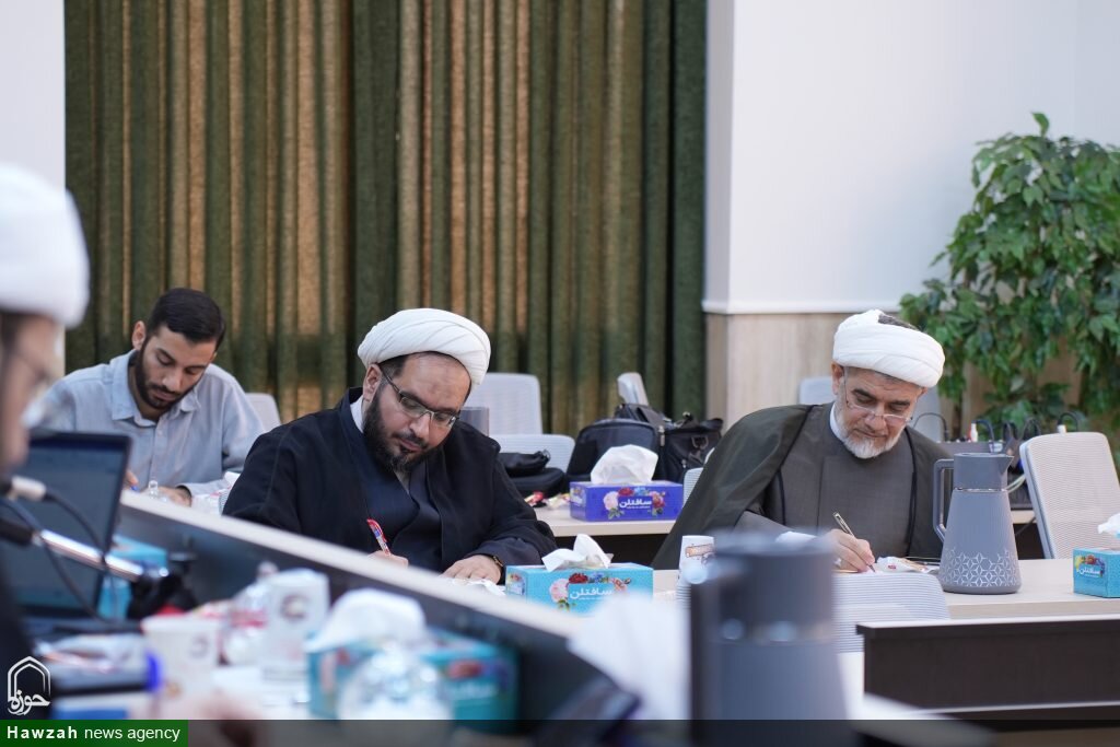 نشست علمی «بررسی مواجهه تمدنی با بیانیه یکصدسالگی حوزه» برگزار شد