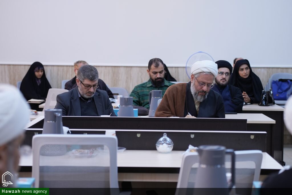 نشست علمی «بررسی مواجهه تمدنی با بیانیه یکصدسالگی حوزه» برگزار شد