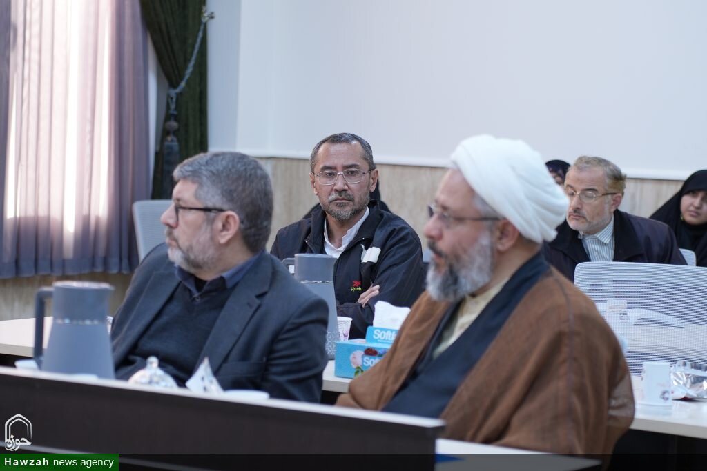 نشست علمی «بررسی مواجهه تمدنی با بیانیه یکصدسالگی حوزه» برگزار شد