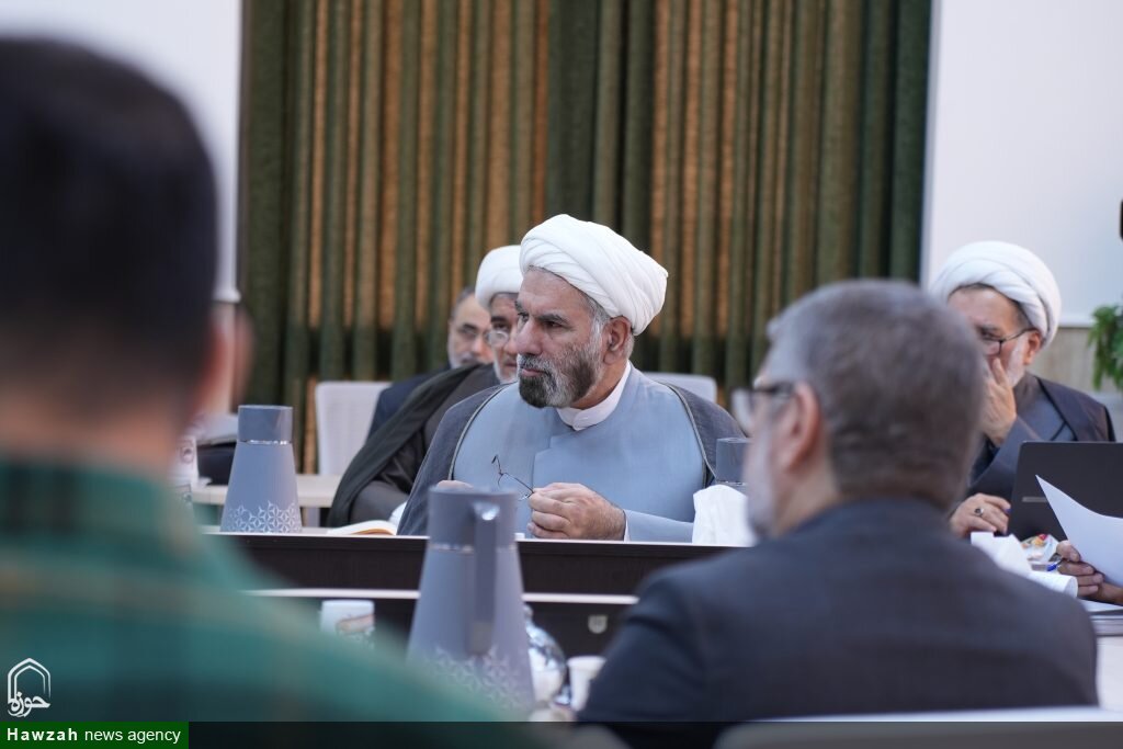 نشست علمی «بررسی مواجهه تمدنی با بیانیه یکصدسالگی حوزه» برگزار شد