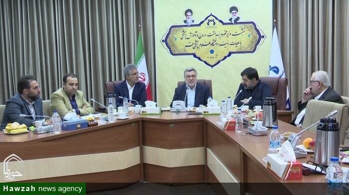 وزیر بهداشت نسبت به وضع نرخ باروری در قم هشدار داد