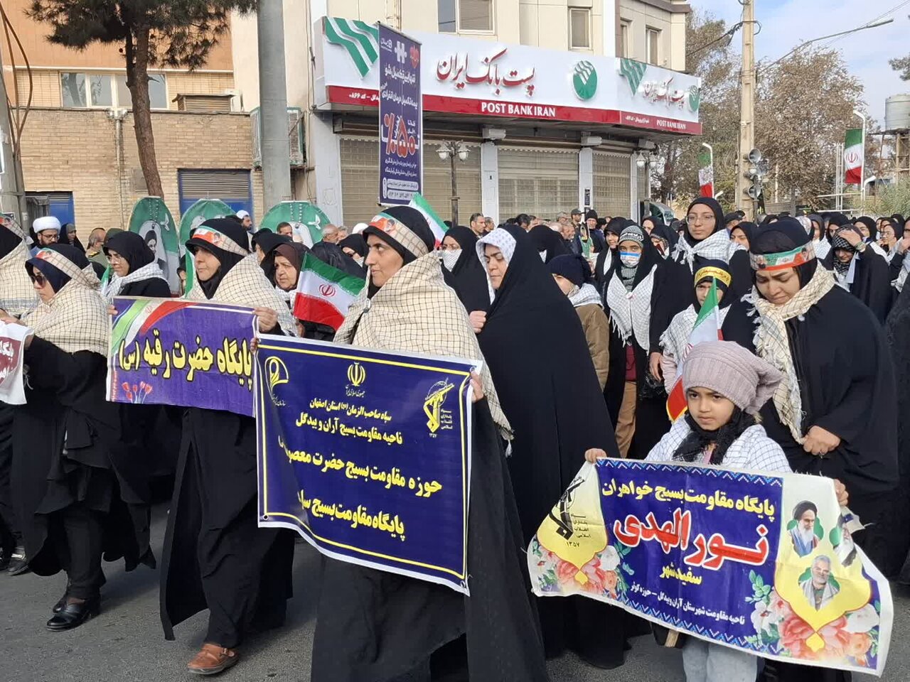 فیلم| برگزاری رژه پایگاه‌های بسیج خواهران آران وبیدگل به مناست ۵ آذر