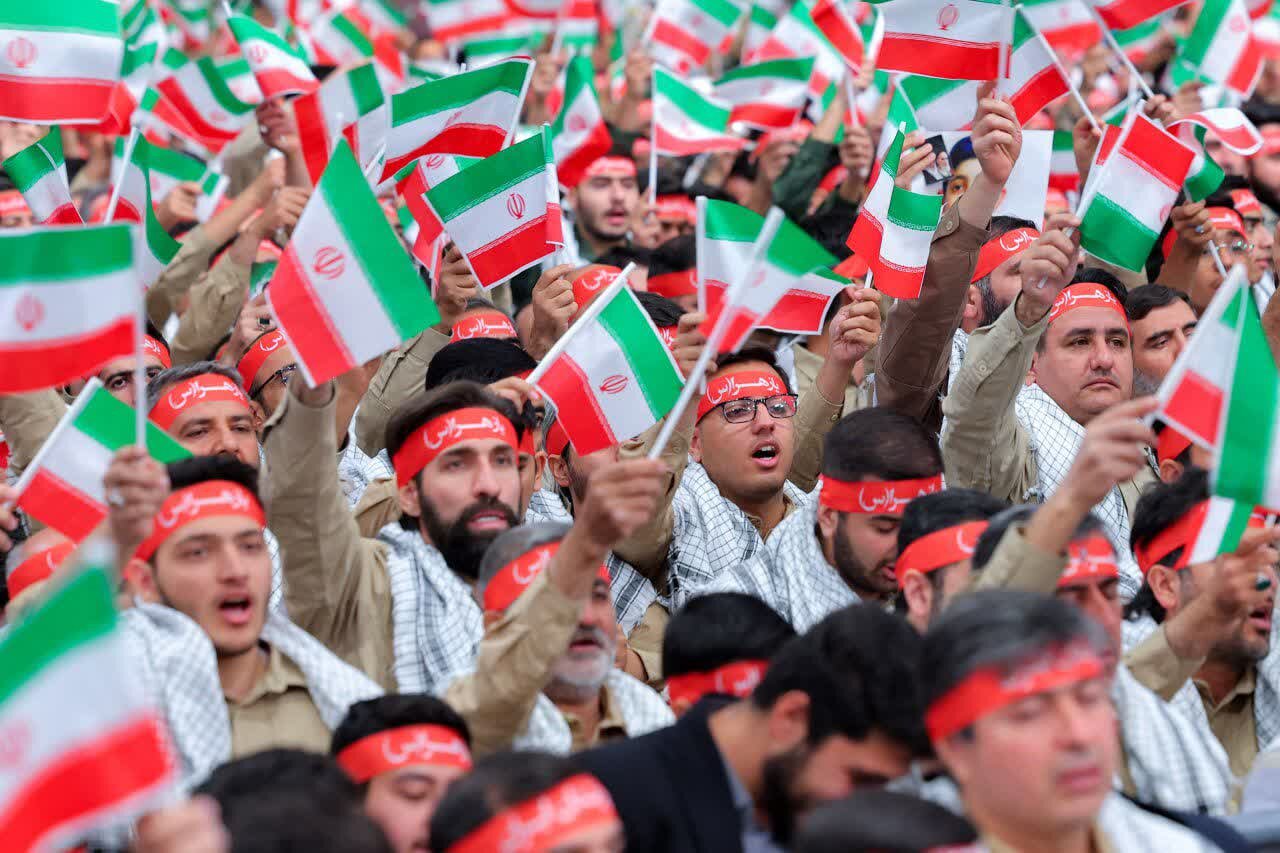 إحياء "يوم التعبئة" في طهران بمشاركة القائد العام للحرس وآلاف التعبويين + صور