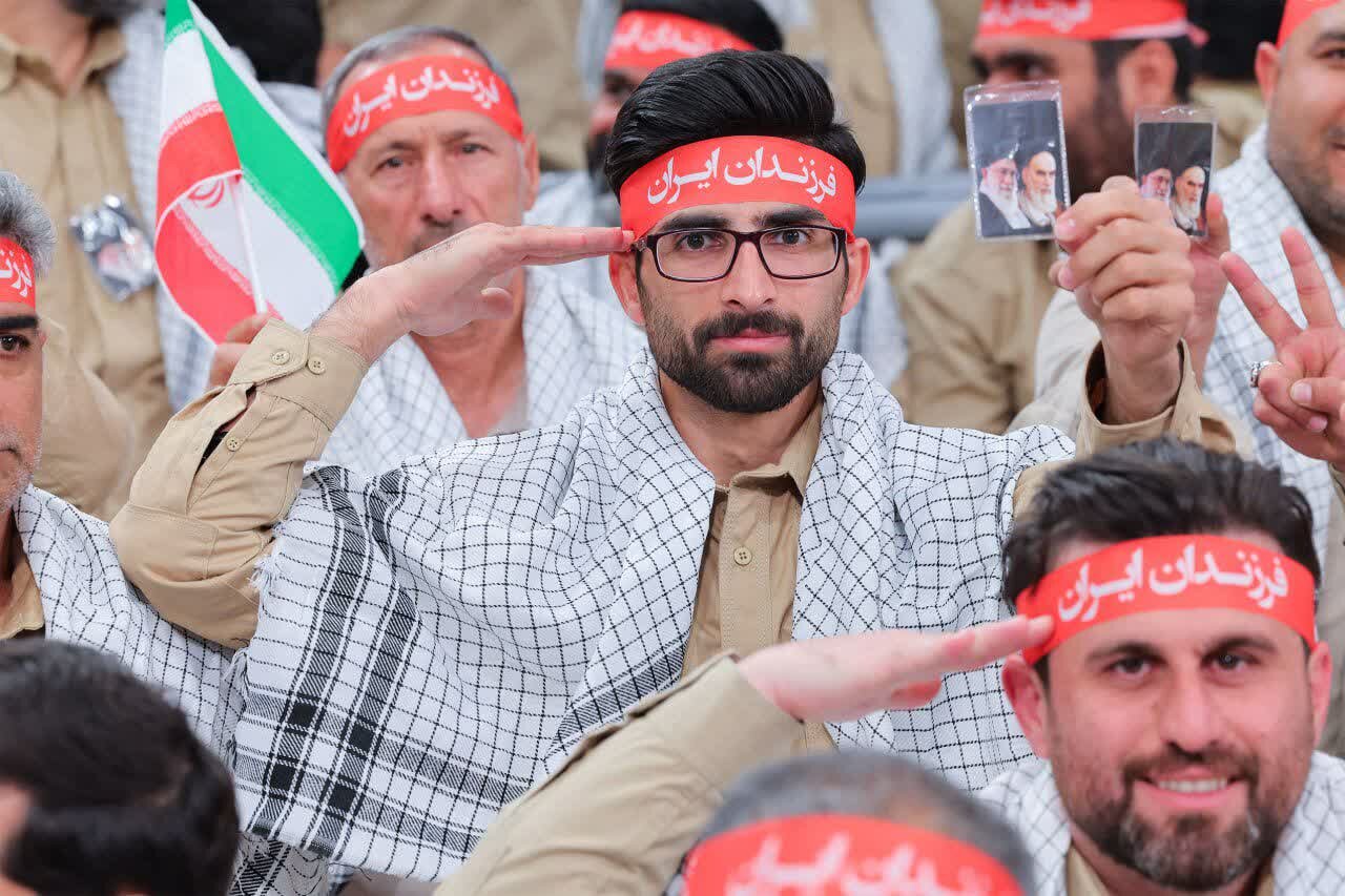 إحياء "يوم التعبئة" في طهران بمشاركة القائد العام للحرس وآلاف التعبويين + صور