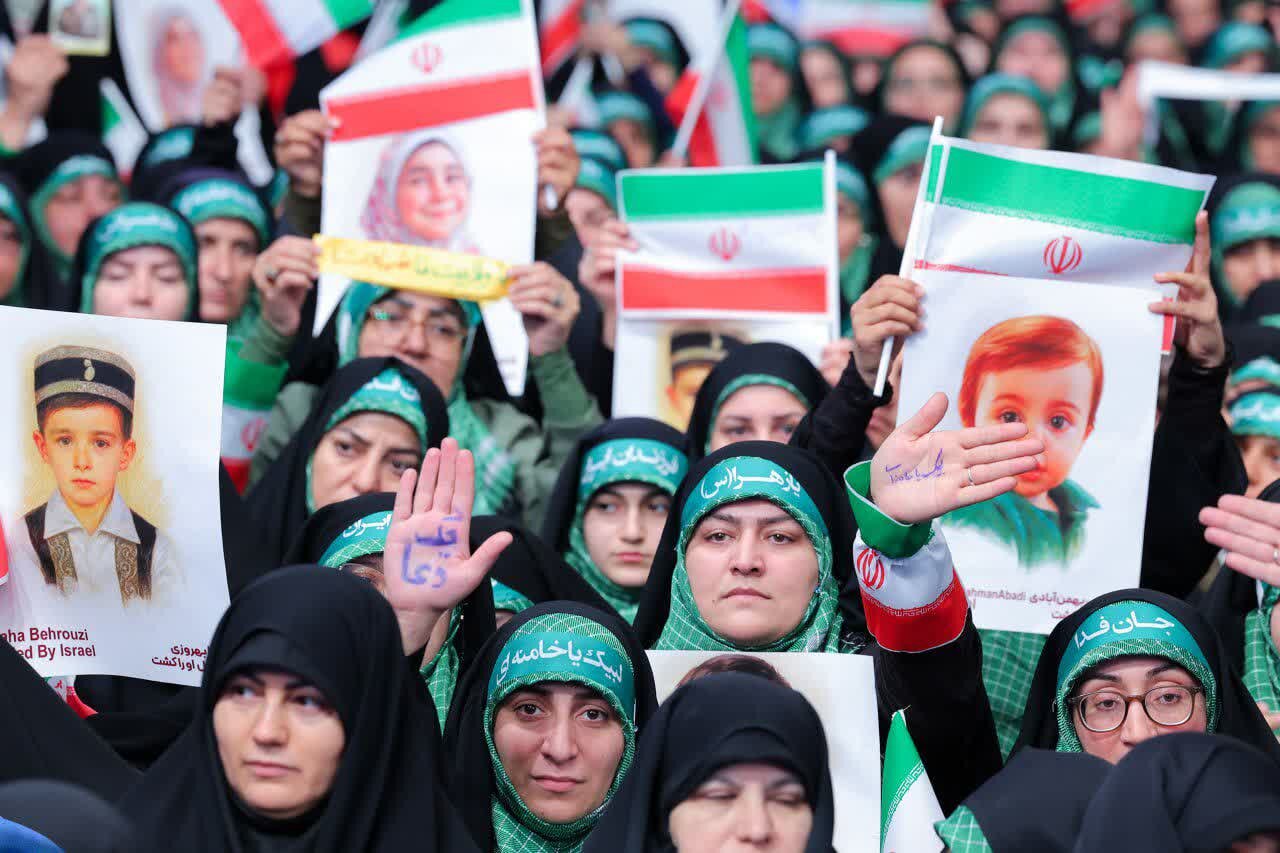 إحياء "يوم التعبئة" في طهران بمشاركة القائد العام للحرس وآلاف التعبويين + صور