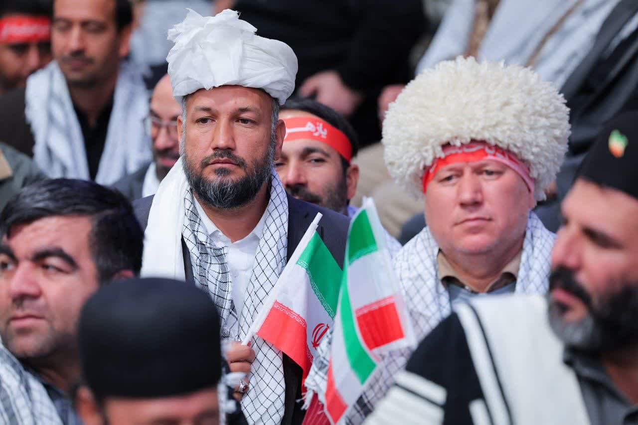 إحياء "يوم التعبئة" في طهران بمشاركة القائد العام للحرس وآلاف التعبويين + صور