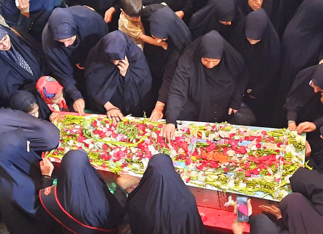 فیلم | حضور مهمان آسمانی در مدرسه خواهران برازجان