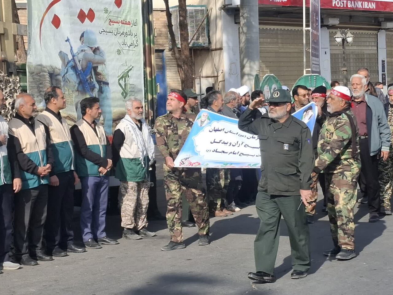 فیلم| رژه پایگاه‌های بسیج برادران و مداحان آران و بیدگل به مناسبت ۵ آذر