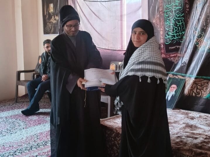 जम्मू - कश्मीर; अंजुमन आऔ चलें कर्बला के तहत आयोजित छह दिवसीय फातिमा शनासी वर्कशॉप का समापन हुआ