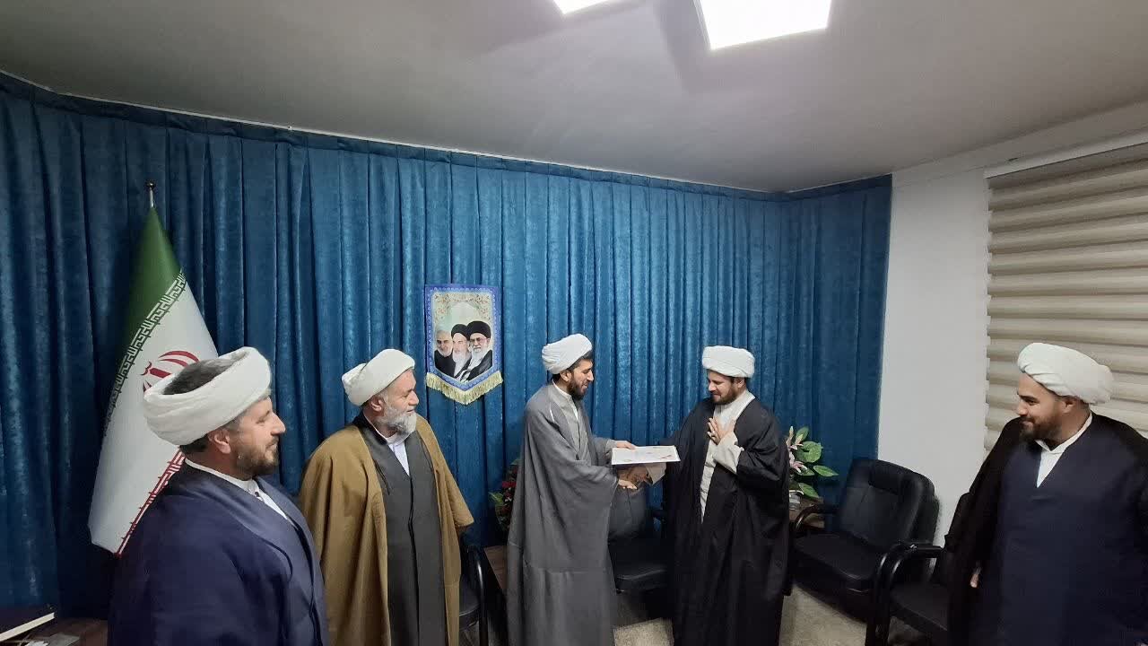 دیدار مدیران و اساتید مدرسه علمیه و رئیس اداره تبلیغات اسلامی تکاب با امام جمعه این شهرستان