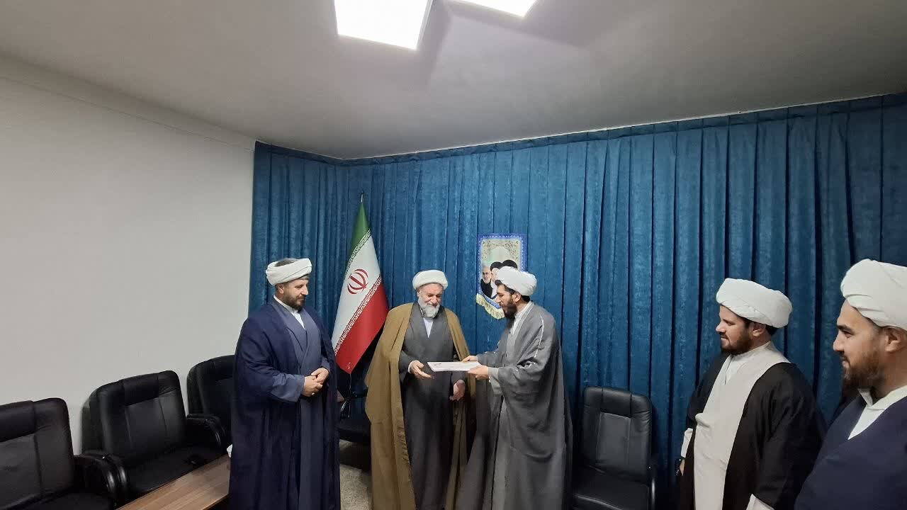 دیدار مدیران و اساتید مدرسه علمیه و رئیس اداره تبلیغات اسلامی تکاب با امام جمعه این شهرستان