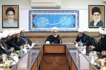 تصاویر/ نشست صمیمانه مبلغین ایام فاطمیه(س) اعزامی از قم با نماینده ولی‌فقیه در استان کرمانشاه