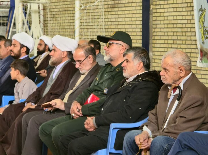 تصاویر /تجمع بزرگ بسیجیان شهرستان تویسرکان به مناسبت هفته بسیج