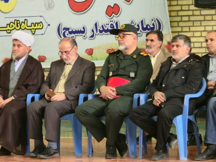 تصاویر /تجمع بزرگ بسیجیان شهرستان تویسرکان به مناسبت هفته بسیج