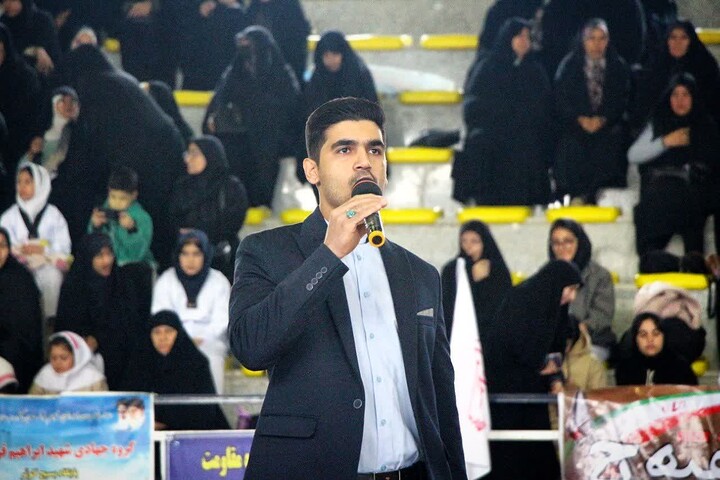 تصاویر /تجمع بزرگ بسیجیان شهرستان تویسرکان به مناسبت هفته بسیج