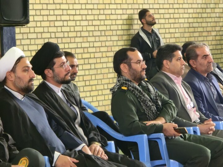 تصاویر /تجمع بزرگ بسیجیان شهرستان تویسرکان به مناسبت هفته بسیج