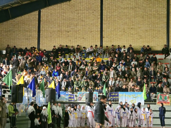 تصاویر /تجمع بزرگ بسیجیان شهرستان تویسرکان به مناسبت هفته بسیج