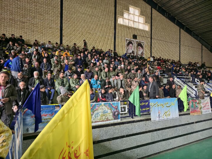 تصاویر /تجمع بزرگ بسیجیان شهرستان تویسرکان به مناسبت هفته بسیج