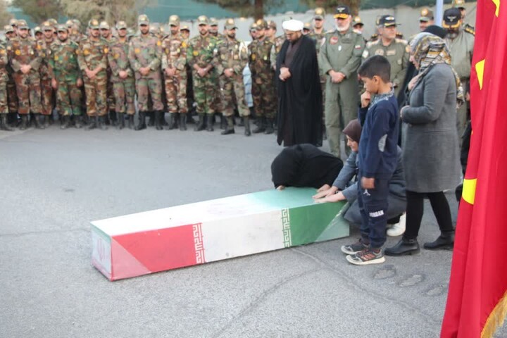 تصاویر| استقبال از پیکر شهید گمنان در مرکز هوانیروز شهید وطن پور