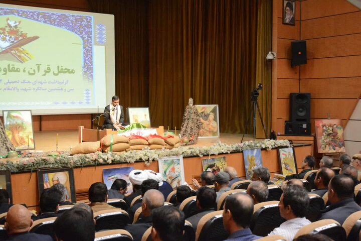 تصاویر/برگزاری محفل قرآنی گرامیداشت شهدای جنگ ۱۲ روزه در کوهدشت