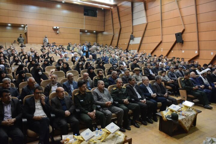 تصاویر/برگزاری محفل قرآنی گرامیداشت شهدای جنگ ۱۲ روزه در کوهدشت