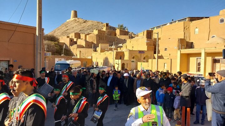 تشییع و خاکسپاری شهید گمنام در بخش انارک شهرستان نائین