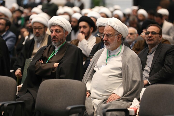 تصاویر برگزاری کنگره بین المللی آیت الله العظمی نائینی در نجف اشرف