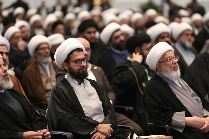 تصاویر برگزاری کنگره بین المللی آیت الله العظمی نائینی در نجف اشرف
