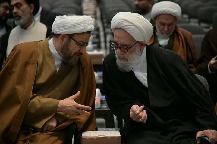 تصاویر برگزاری کنگره بین المللی آیت الله العظمی نائینی در نجف اشرف
