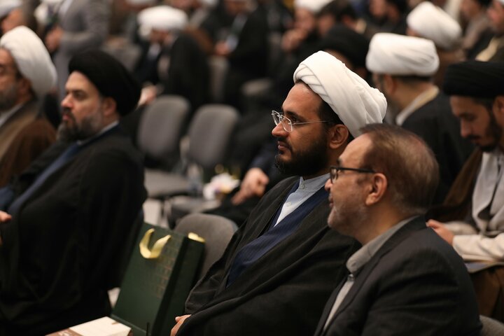 تصاویر برگزاری کنگره بین المللی آیت الله العظمی نائینی در نجف اشرف