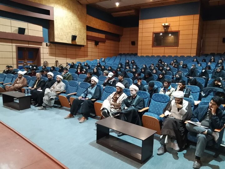 جلسه تدبر در قرآن کریم در بم
