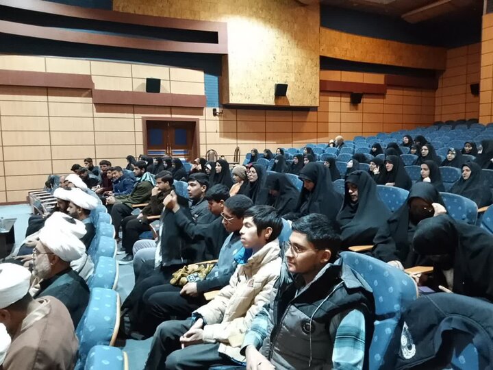 جلسه تدبر در قرآن کریم در بم
