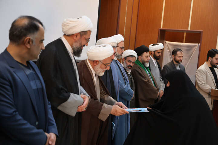 تصاویر / گردهمایی دانشجویان و طلاب بسیجی، پیشگامــان رهــایی