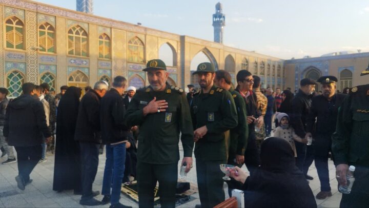 تصاویر/ گل افشانی و غبار روبی گلزارهای شهدای شهرستان آران و بیدگل