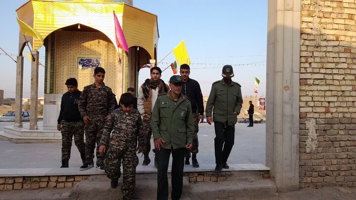 تصاویر/ گل افشانی و غبار روبی گلزارهای شهدای شهرستان آران و بیدگل